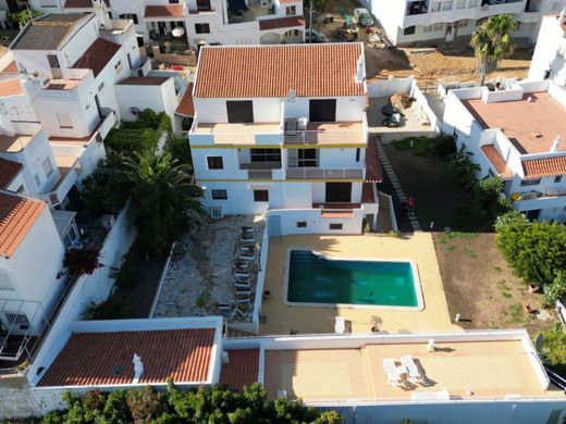 Apartment / Etagenwohnung in Albufeira e Olhos de Água, Albufeira