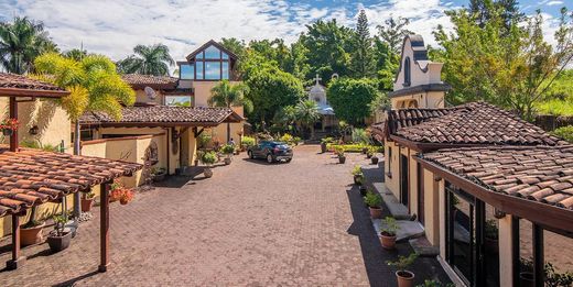 Luxury home in Heredia, Provincia de Heredia