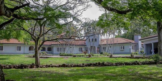 Luxury home in Turrúcares, Cantón de Alajuela