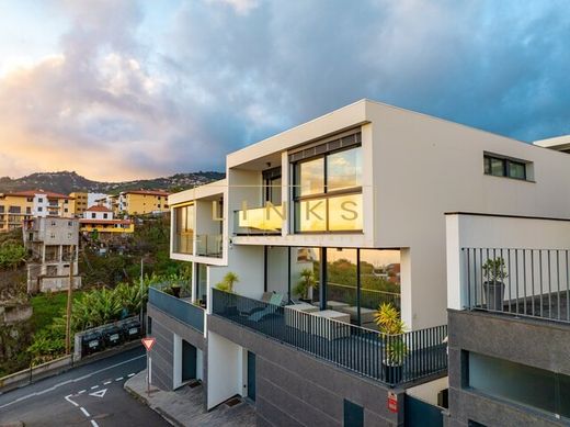 Βίλα σε Καμάρα ντε Λόμπος, Câmara de Lobos