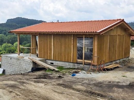 Serzedelo, Póvoa de Lanhosoの土地