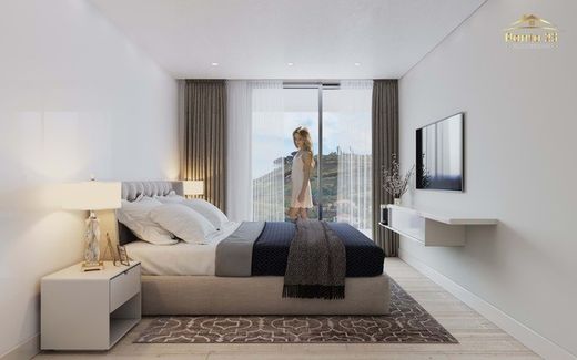 Apartment / Etagenwohnung in São Martinho, Funchal