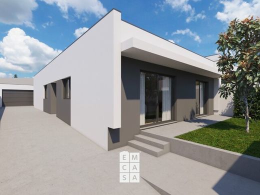 Villa in Santa Maria da Feira, Aveiro