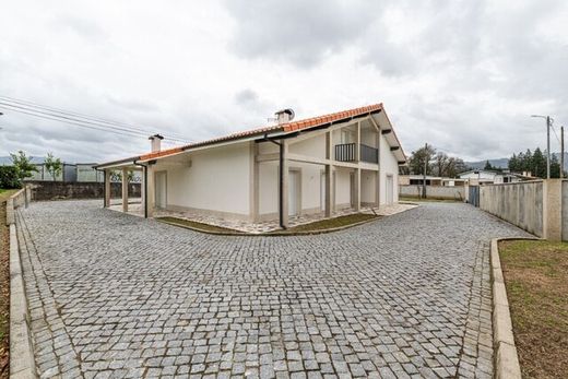 Вилла, Amares, Distrito de Braga