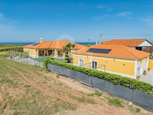 Villa in São Pedro da Cadeira, Torres Vedras