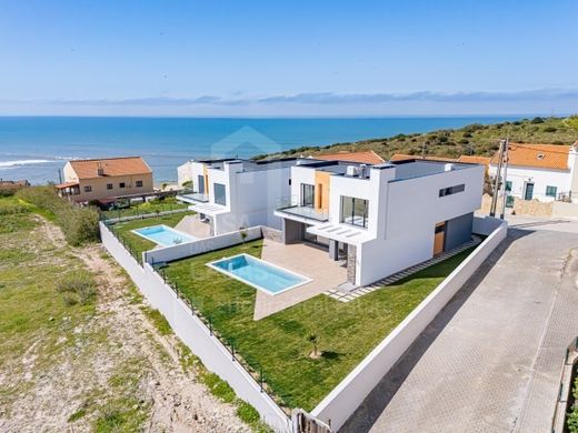 Villa in São Pedro da Cadeira, Torres Vedras