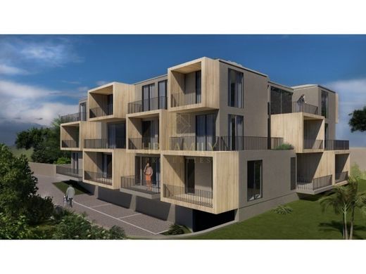 Apartment / Etagenwohnung in São Martinho, Funchal