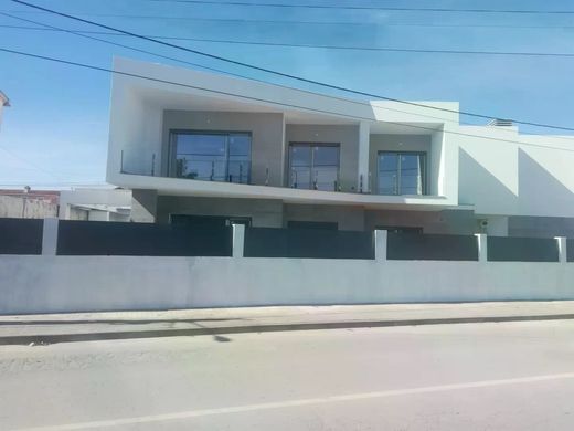 빌라 / Fernao Ferro, Seixal