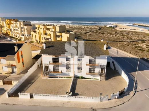 Villa in Vieira de Leiria, Marinha Grande