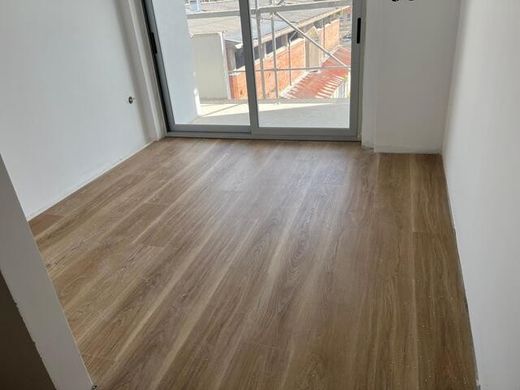 Apartment / Etagenwohnung in Paranhos, Porto