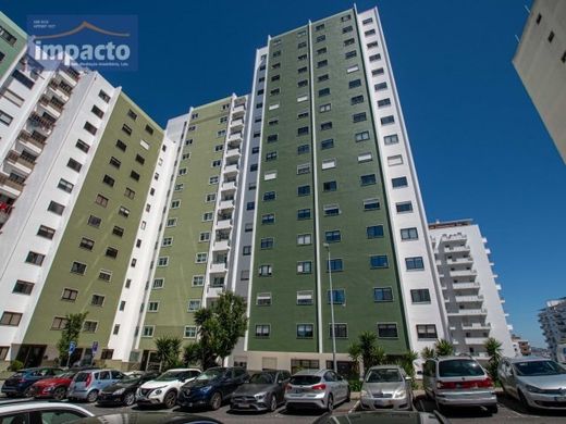 Piso / Apartamento en Alfragide, Amadora