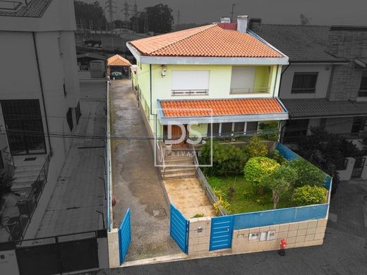 Villa Maia, Distrito do Porto