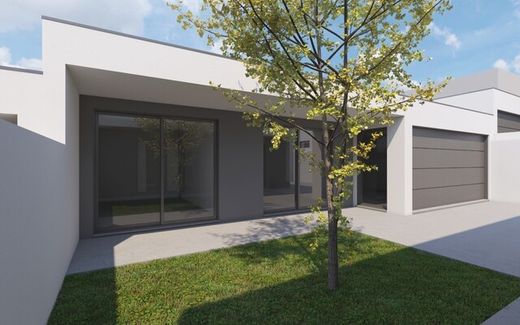 Villa in Travanca, Santa Maria da Feira