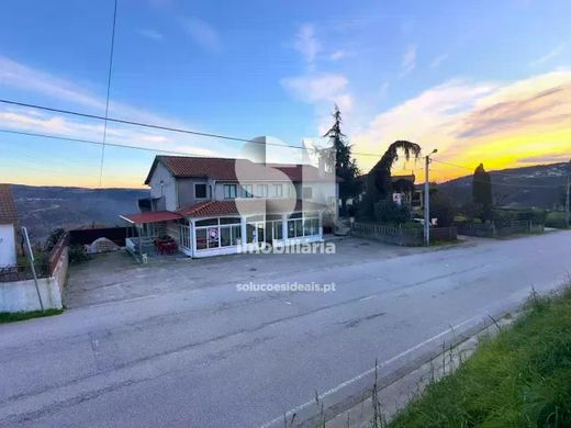 Villa in Adoufe, Vila Real