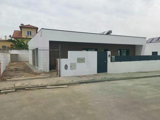 빌라 / Fernao Ferro, Seixal