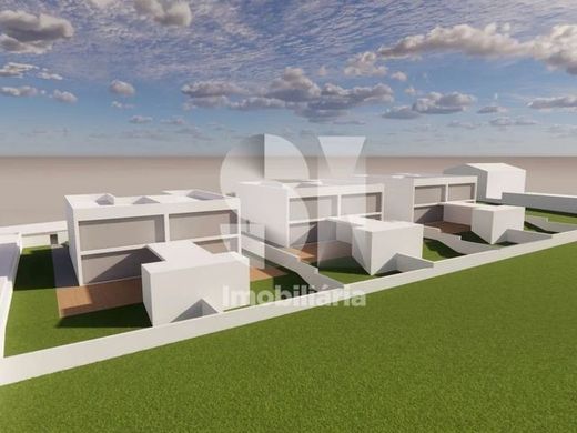 Land in Vila Nova de Telha, Maia