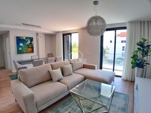 Apartment / Etagenwohnung in Santo António, Funchal