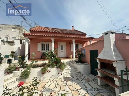 Villa a Alverca do Ribatejo e Sobralinho, Vila Franca de Xira