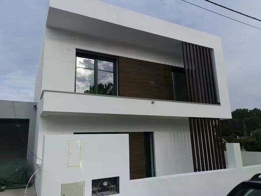 빌라 / Fernao Ferro, Seixal