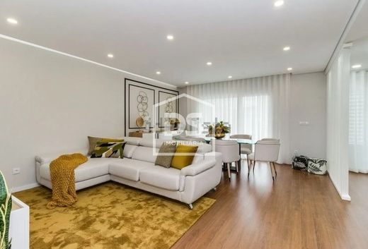 Apartment / Etagenwohnung in Amadora, Lissabon