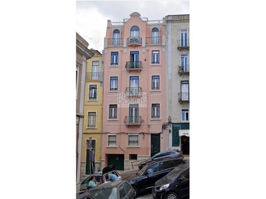 Apartment / Etagenwohnung in Santo António, Lisbon