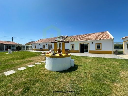 Villa in São Pedro da Cadeira, Torres Vedras