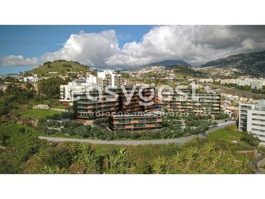 Apartment / Etagenwohnung in São Martinho, Funchal