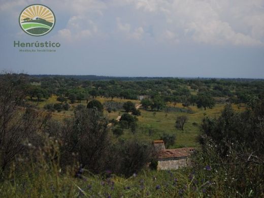 Land in Azinheira dos Barros, Grândola