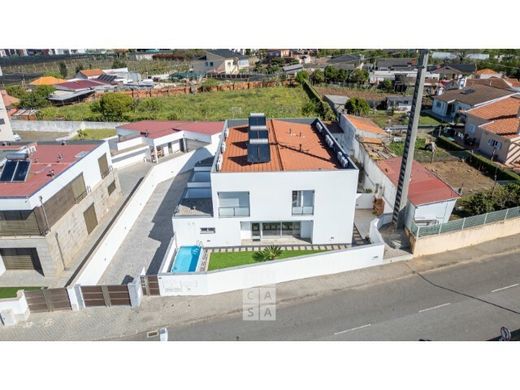 Villa - Santa Maria da Feira, Aveiro