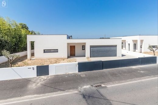 Villa in Oliveirinha, Aveiro