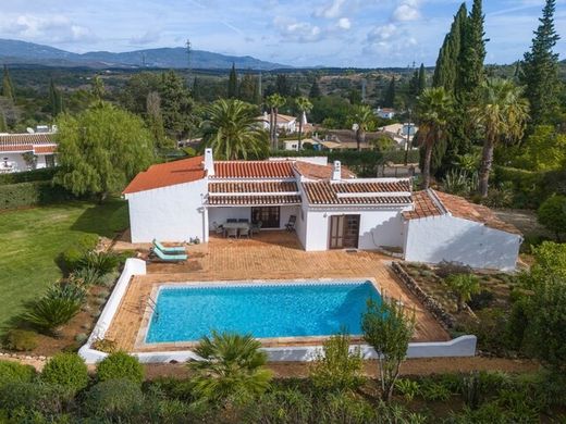 Villa in Mexilhoeira Grande, Portimão