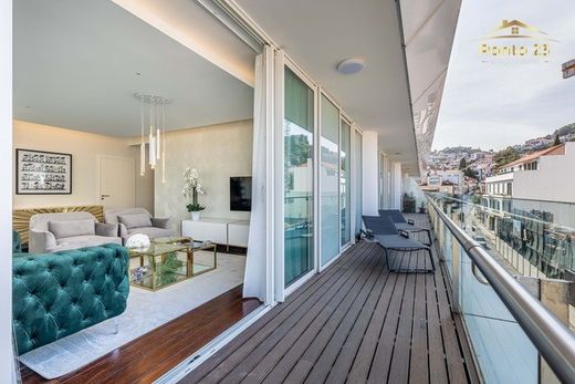 Apartment / Etagenwohnung in Funchal, Madeira