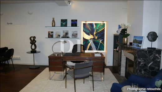 ‏בניין ב  Fontainebleau, Seine-et-Marne