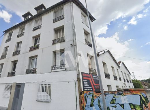 Residential complexes in Noisy-le-Sec, Seine-Saint-Denis