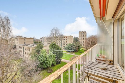 Apartment in Neuilly-sur-Seine, Hauts-de-Seine