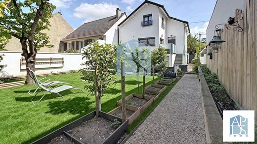 Luxury home in Noisy-le-Grand, Seine-Saint-Denis