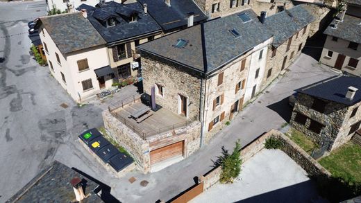 Les Angles, Pyrénées-Orientalesの高級住宅