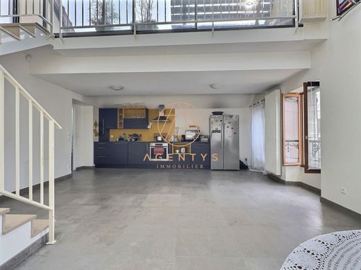 Apartment in Saint-Maur-des-Fossés, Val-de-Marne