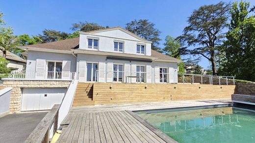 Maison de luxe à Saint-Priest-en-Jarez, Loire