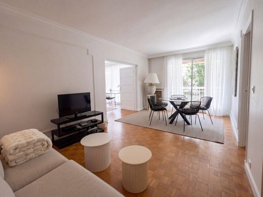 Apartment in Neuilly-sur-Seine, Hauts-de-Seine