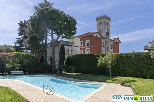 Apartment in Saint-Laurent-du-Var, Alpes-Maritimes