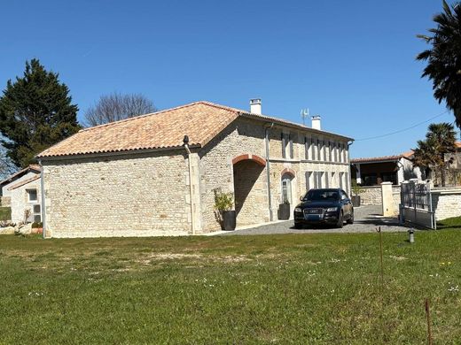 Luxury home in Épargnes, Charente-Maritime