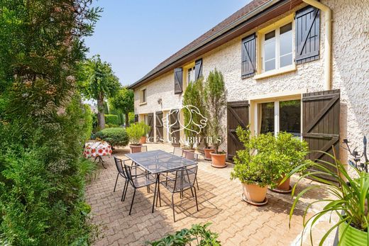 Luxe woning in Salagnon, Isère