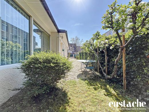 Luxury home in Bois-Colombes, Hauts-de-Seine