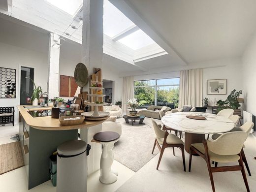 Apartment in La Madeleine, North