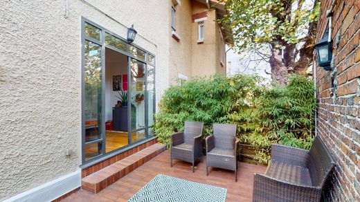 Luxury home in Buttes-Chaumont, Villette, Bas Belleville, Paris