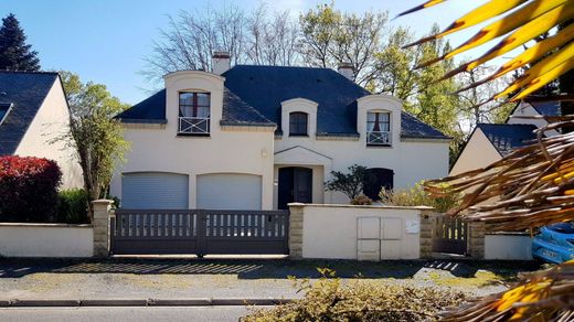 Luxe woning in Orvault, Loire-Atlantique