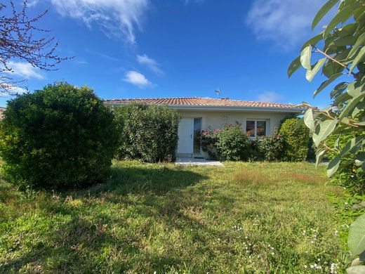 Luxus-Haus in Arès, Gironde