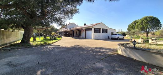Arles, Bouches-du-Rhôneの高級住宅