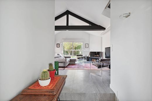 La Celle-Saint-Cloud, Yvelinesの高級住宅